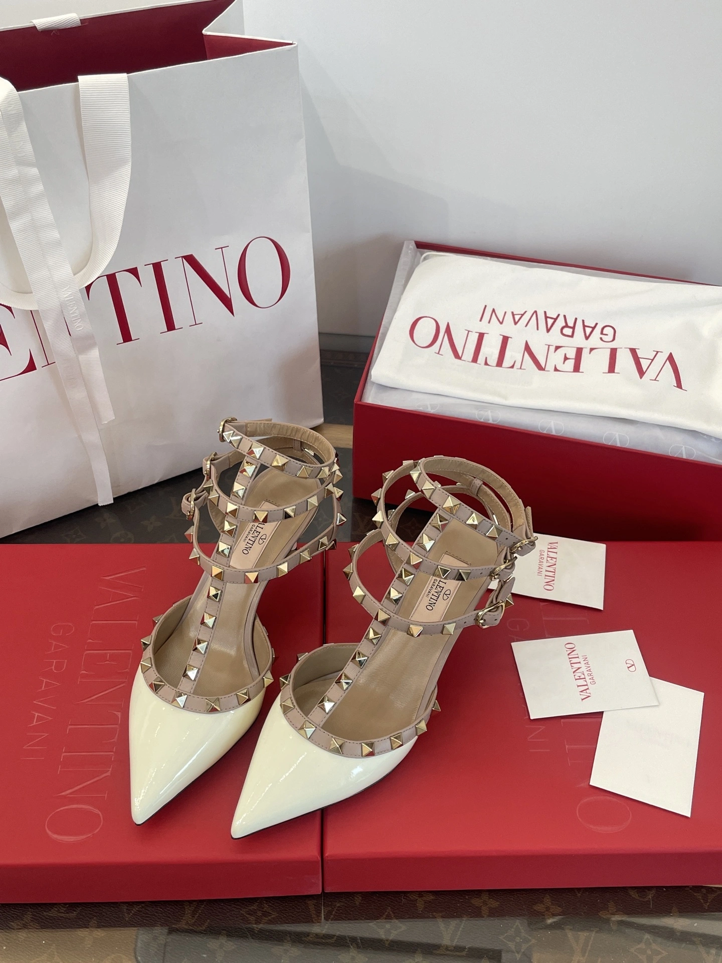 COCO-- V1859ti9o UW2S0375VNWL62 Heel height ： 6.5cm item:E-X230F1256